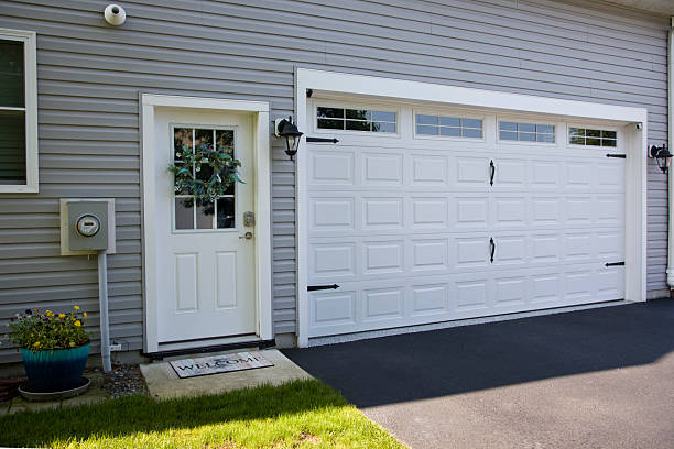 24/7 Emergency Garage Door Panel Replacement experts in Madison County County, TN